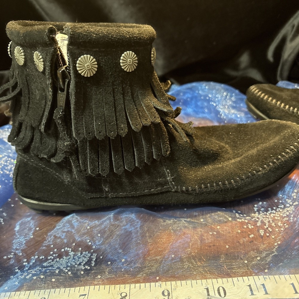 Minnetonka Black Suede Leather Woman's Fringe Moccasins Shoes Sz 6.5 - Picture 7 of 9